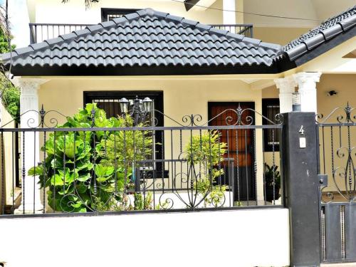 El edificio en el que está la casa vacacional