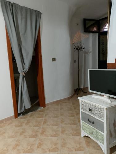 a living room with a television and a table at Monolocale Portanuova in Pietragalla