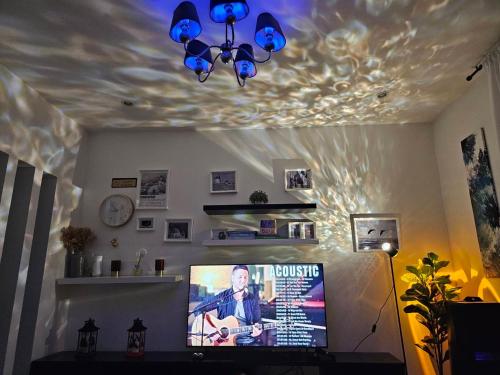 TV a/nebo společenská místnost v ubytování Relax Pool Villa