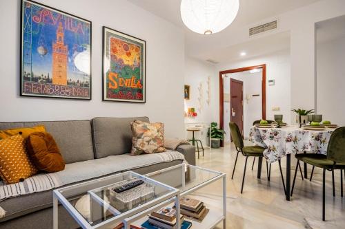 Piso con patio privado y parking Nervión Sevilla