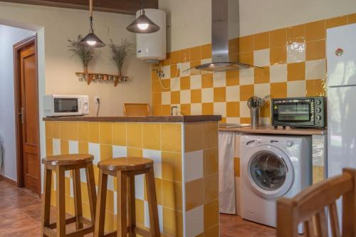 Kuchyň nebo kuchyňský kout v ubytování Casa con jardín y piscina privada