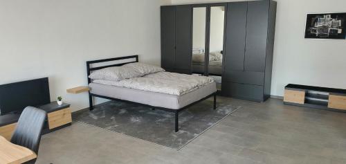 Postel nebo postele na pokoji v ubytování Ferienwohnung Weißensberg "Berg-Seeblick"
