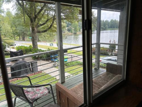 Výhled na řeku, která protéká v blízkosti apartmánu
