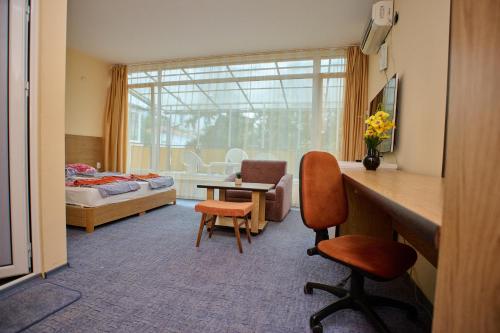 Ένα ή περισσότερα κρεβάτια σε δωμάτιο στο Neon Guest Rooms