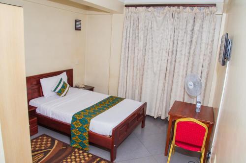 Postel nebo postele na pokoji v ubytování Kenendia Hotel