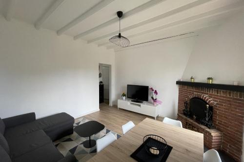 Bright T3 200m from the beach close to shops