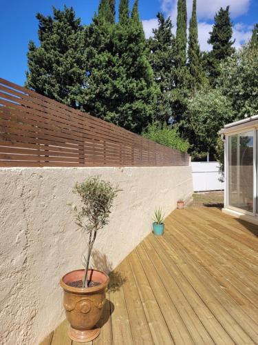 Photo de la galerie de l'établissement Chambre agréable dans une maison avec un grand lit, à Nîmes