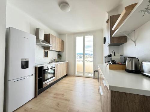 Photo de la galerie de l'établissement Charmant Appartement 3 Chambres - Cote blatin, à Clermont-Ferrand