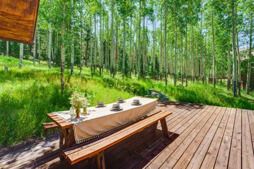 Zahrada ubytování Mountain-View Ranch with 200 Acres in Angel Fire