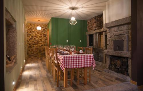 a dining room with a table and a green wall at Casas do Terreiro in Seia