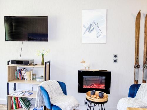 TV a/nebo společenská místnost v ubytování Apartment Le Roc de Peclet by Interhome