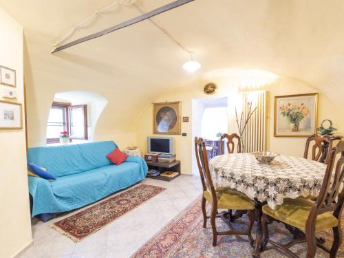 Posezení v ubytování Apartment Casa Orai Mountain View by Interhome