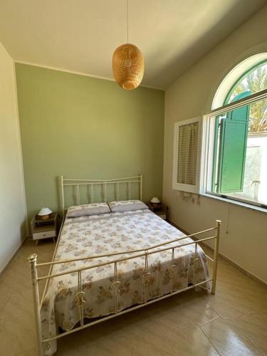 a bedroom with a bed and a large window at 6 Minuti Dal Centro-Villetta indipendente-Mazara in Mazara del Vallo