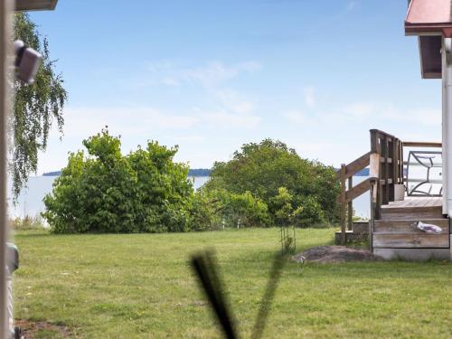 Taman di luar Holiday Home Sjöhagsviken by Interhome