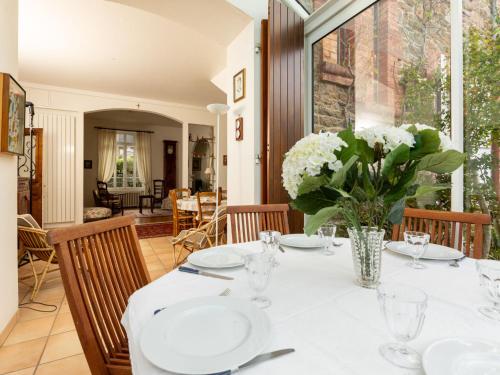 Χώρος καθιστικού στο Holiday Home La Solaine by Interhome