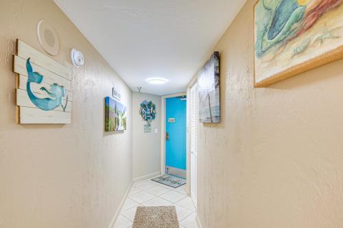 Ένα μπάνιο στο Daytona Beach Shores Condo with Ocean Views!
