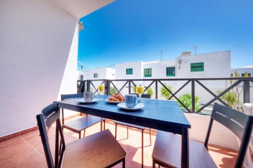 Happy Beach Home - Shared Pool and near the Beach By Lanzarote Vacation Homes