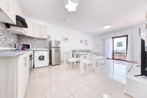 Happy Beach Home - Shared Pool and near the Beach By Lanzarote Vacation Homes