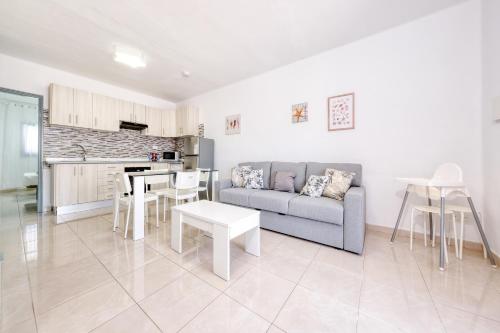 Happy Beach Home - Shared Pool and near the Beach By Lanzarote Vacation Homes