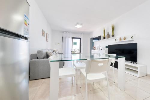 Happy Beach Home - Shared Pool and near the Beach By Lanzarote Vacation Homes