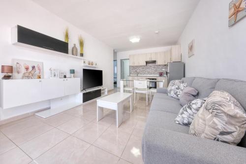 Happy Beach Home - Shared Pool and near the Beach By Lanzarote Vacation Homes