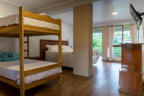 a bedroom with two bunk beds in a room at Villa San Ramon - BIG HOUSE - Chamchamayo in San Ramón