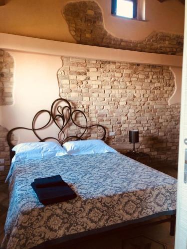 Postel nebo postele na pokoji v ubytování La torre tra terra e cielo
