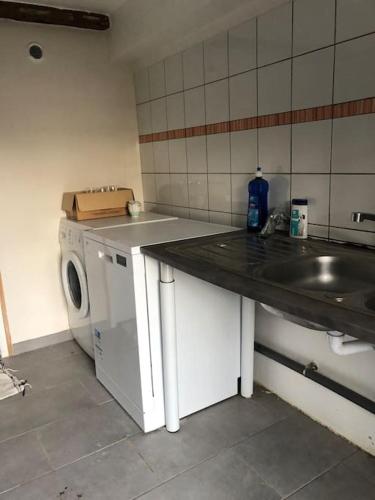 Η κουζίνα ή μικρή κουζίνα στο La ferme de Marithé gite relais
