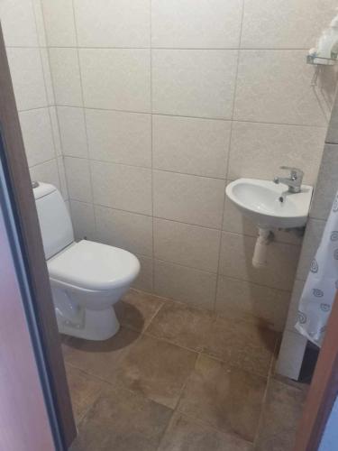 Bilik mandi di Svečiu Namai
