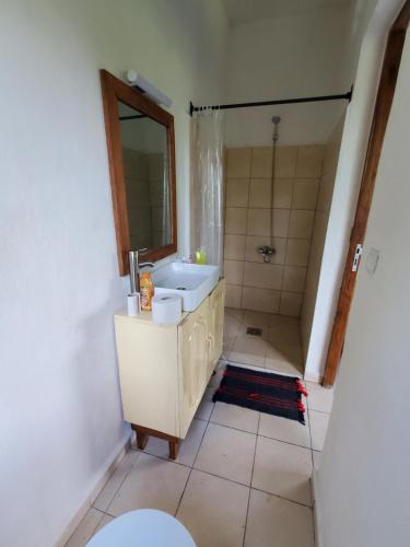 Un baño de Chambre chez l'habitant située à 200m de la plage