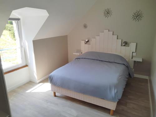 Giường trong phòng chung tại Appart'Hôtel de Trefeuntec - à 150m de la plage et du GR34