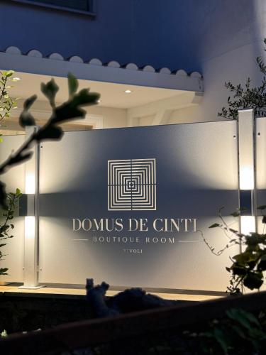 a sign that reads donuts de chintil on a building at Domus De Cinti Boutique Rooms in Tivoli