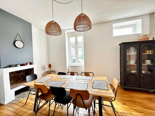 Fotografie z fotogalerie ubytování L'Authentique maison cosy et rénovée v destinaci Condat-sur-Vienne