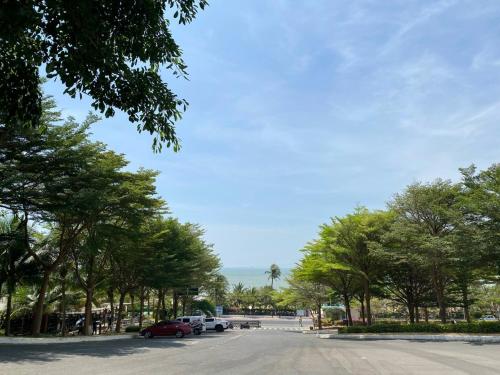a street with cars parked on the side of the road at Paradise Condotel Mũi Né - Căn hộ nghỉ dưỡng Ocean Vista in Ấp Ngọc Hải