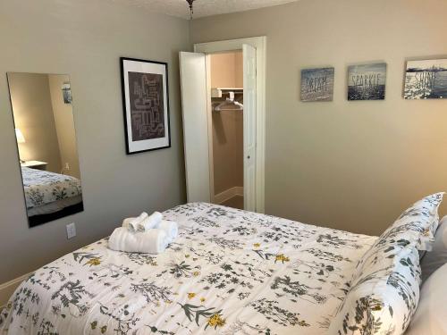 a bedroom with a bed with a comforter on it at Palmetto 2 Bed Family House in Cincy near Hyde Park in Cincinnati