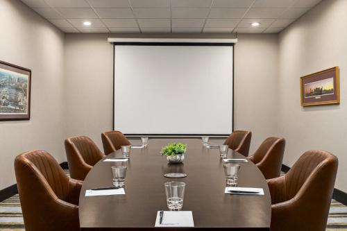 a conference room with a long table and chairs at Holiday Inn Nashville Downtown - Stadium by IHG in Nashville