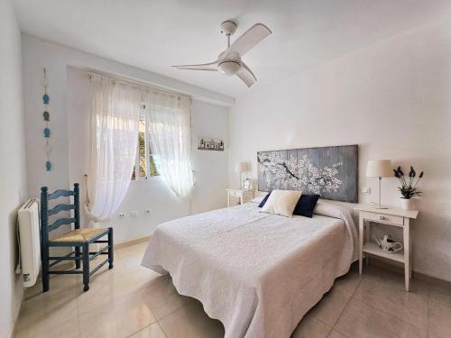 A bed or beds in a room at PARAISO ARONA I - Casa en Mar de Cristal La Manga