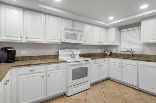 Kuchyň nebo kuchyňský kout v ubytování The Islander - 4C by Sea Scape Properties