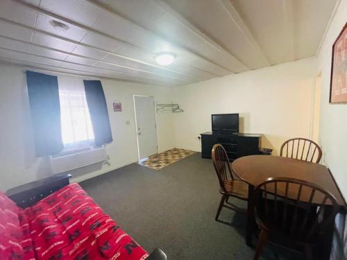 a conference room with a table and chairs and a table and a couch at Big Red Inn in Laurel