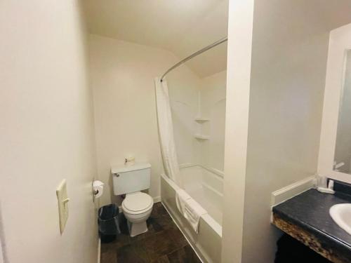 a bathroom with a toilet and a sink at Big Red Inn in Laurel