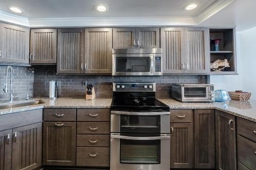 Kuchyň nebo kuchyňský kout v ubytování The Islander - 6B by Sea Scape Properties