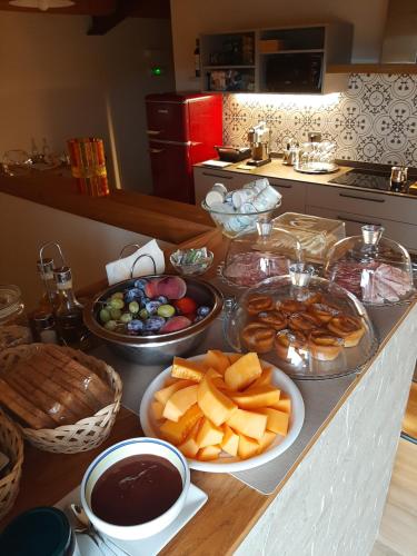 a kitchen counter with bowls of fruit and other food at Bed and Breakfast Cà Tognella in Pescantina