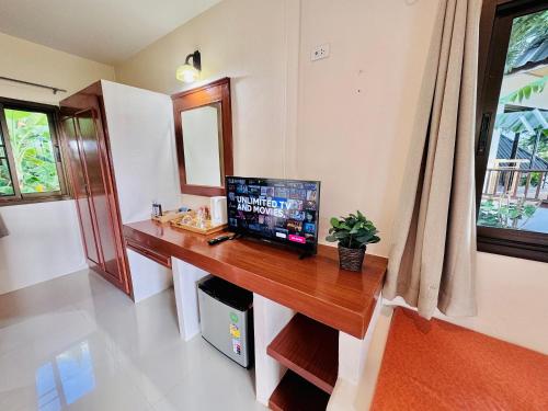 a room with a desk with a computer on it at Lamai Bayview Boutique Resort in Lamai