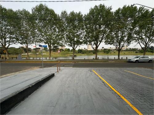 Gambar di galeri bagi Studio com quarto e banheiro em frente ao Parque do Lago Acomoda até 4 pessoas 2 camas di Guarapuava