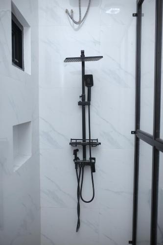 a showeruliculiculiculiculiculiculiculiculiculiculiculiculiculic at Villa indah in Beber