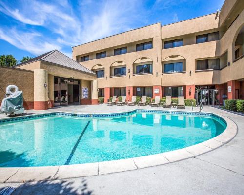 a large swimming pool in front of a hotel at Baymont by Wyndham Ontario in Ontario