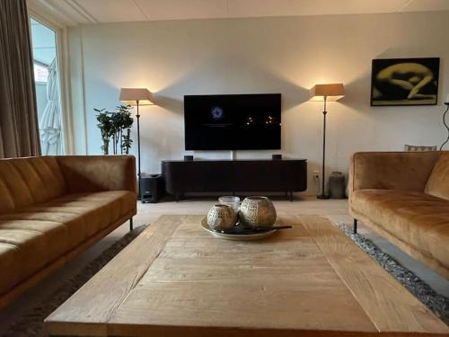 Χώρος καθιστικού στο 115 m2 apartment with garden 200m from the beach