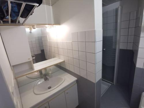 Bilik mandi di Duplex 65m2 lumineux avec vue sur le chateau 3 étoiles