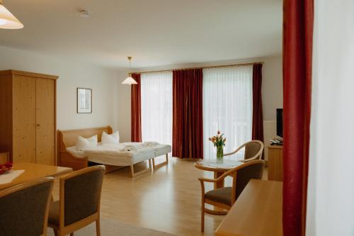 a living room with a couch and a table at Gästehaus Edhof in Allmunzen