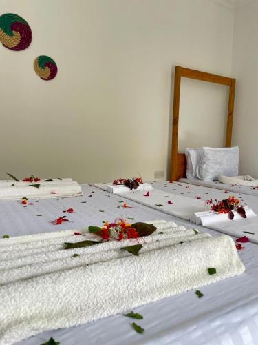 Postel nebo postele na pokoji v ubytování Kendwa Crystal Coast Hotel